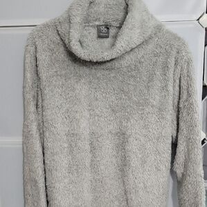 DAISY FUENTES Light Gray Cowl Neck Pullover Sweater with Fuzzy Texture